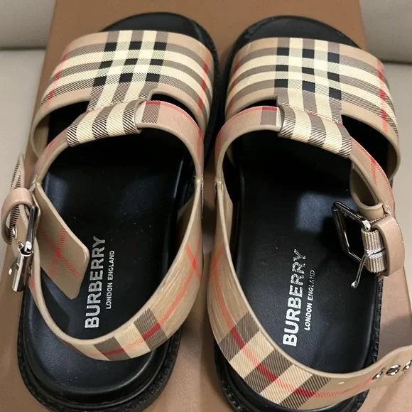 AUTHENTIC KIDS BURBERRY SHOES SIZE 35 EUROPE/ 4 BIG KID - Picture 6 of 9